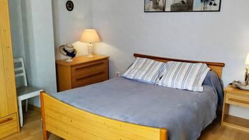 Iron/ironing board, WiFi