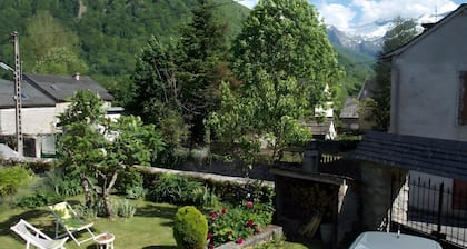 Gite Pyrénées Ariège Ustou – All-Season Rental