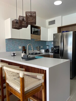 Private kitchen - Baia Krystal Luxury 1-bedroom apartment in Cartagena Cristal lagoons. (Bolívar)