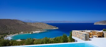 Sea Views 5 Bedrom Villa Cars Included