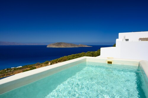 Sea Views 5 Bedrom Villa   Cars Included