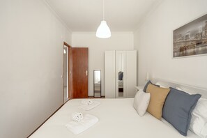 2 bedrooms, bed sheets - Almada Central by Homing (Almada)