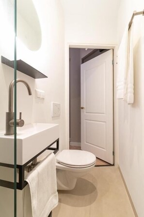 Economy tweepersoonskamer | Badkamer