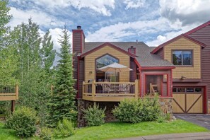 Exterior - Walk to Main|Hot Tub|Free Shuttle|New Remodel 2026 (Breckenridge)