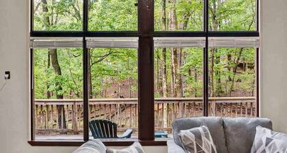 Dog Friendly w/FirePit, Fiber WiFi & Resort Access