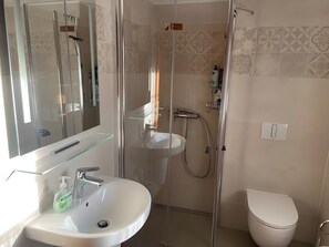 Shower, hair dryer - Holiday Home Am Eulennest (Jabel)