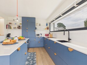 Refrigerador, microondas, horno y lavavajillas 