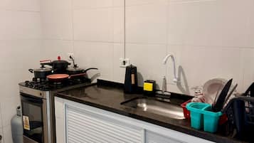 Family Studio Suite, Air conditioning | Private kitchen