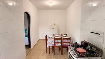 Family Studio Suite, Ground Floor | Dapur peribadi