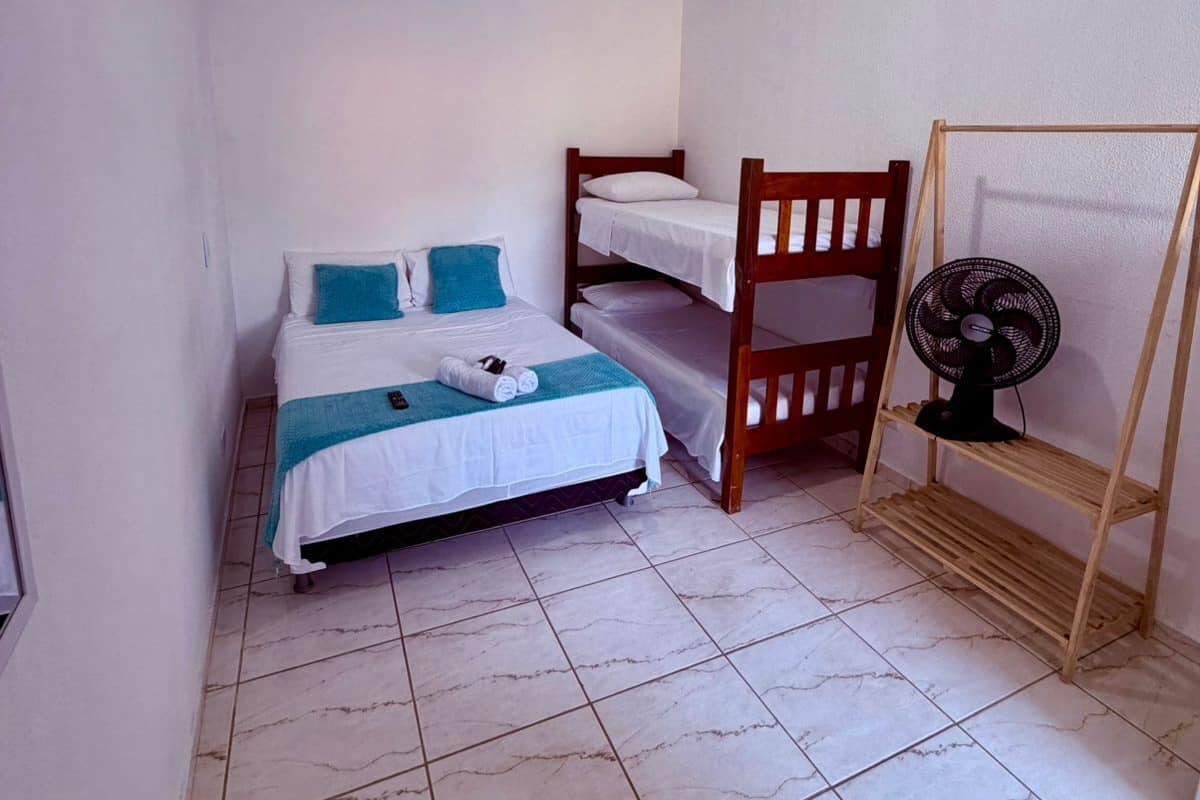 Standard-Vierbettzimmer, Blick auf den Innenhof | Kostenloses WLAN