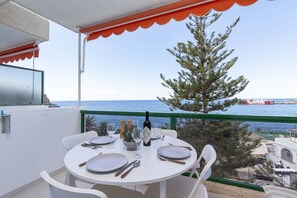 Outdoor dining - Comodoro 8 - Studio on front line with panoramic sea views (Los Cristianos)