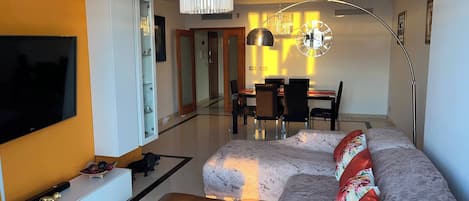 Appartement, 2 chambres, accessible aux personnes à mobilité réduite | Salle de séjour | Livres