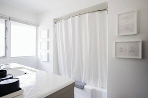 Bathroom - Chic Mid Century Modern Retreat South Pasadena (South Pasadena)