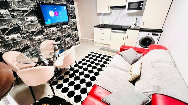 Apartment Sleeps 6 With Parking - Caledon, ON, Canada