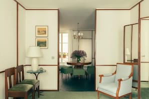 Deluxe Apartment, City View | Interior - Pied A Terre Saint Honoré (Paris)