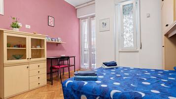 Iron/ironing board, WiFi, bed sheets