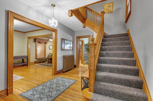 Cozy Charming Chilton – 5 Min to Niagara Falls – Hear the Roar