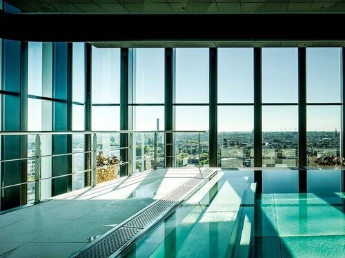 Family Room in Central Leiden with Indoor Pool and Wellness Center