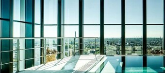 Wellness Stay with Indoor Swimming Pool in the Heart of Leiden