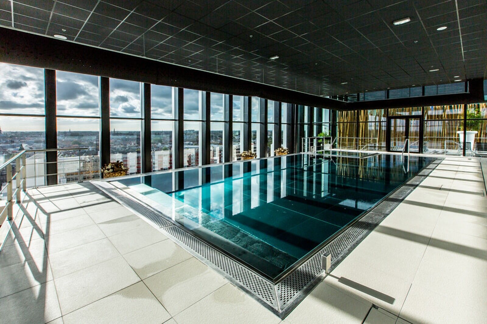 Innendørsbasseng