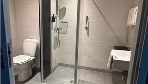 Bathroom - Experience Comfort and Wellness! Indoor Pool, Near Beeradvertising Museum! (Etten-Leur)