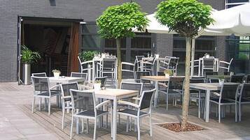 Buiten dineren