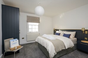 3 chambres, fer et planche à repasser, Wi-Fi gratuit, draps fournis