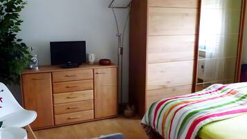 WiFi, bed sheets