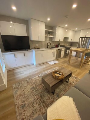 Interior - Modern apartment with parking in the heart of Corso Italia (Toronto)