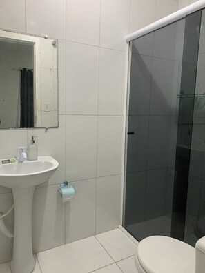 タオル、石鹸、トイレットペーパー
