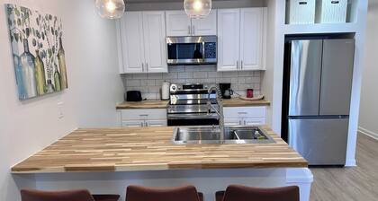 Sewing Serenity A - New 2BR Home in Hamilton, 3 Blocks to Missouri Star