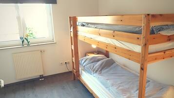 Iron/ironing board, WiFi, bed sheets