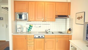 Fridge, microwave, stovetop, dishwasher - Loft with Winter Garden Just 300m from the Beach / Wi-Fi (Kühlungsborn)