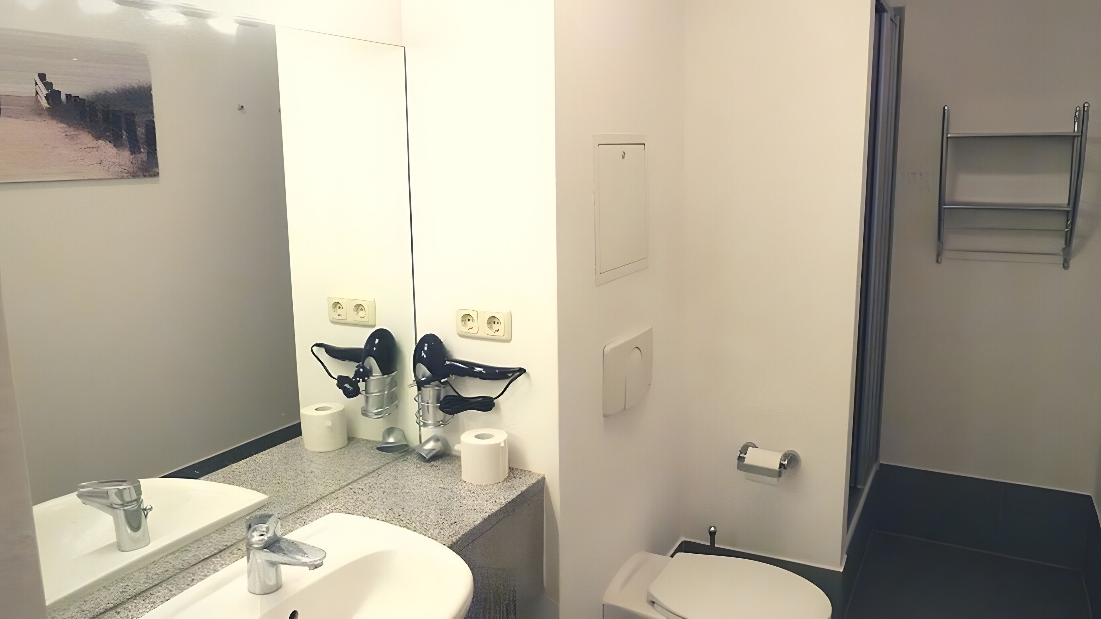 Dusche, Haartrockner, Handtücher