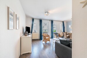 Fernseher, DVD-Player, Stereoanlage