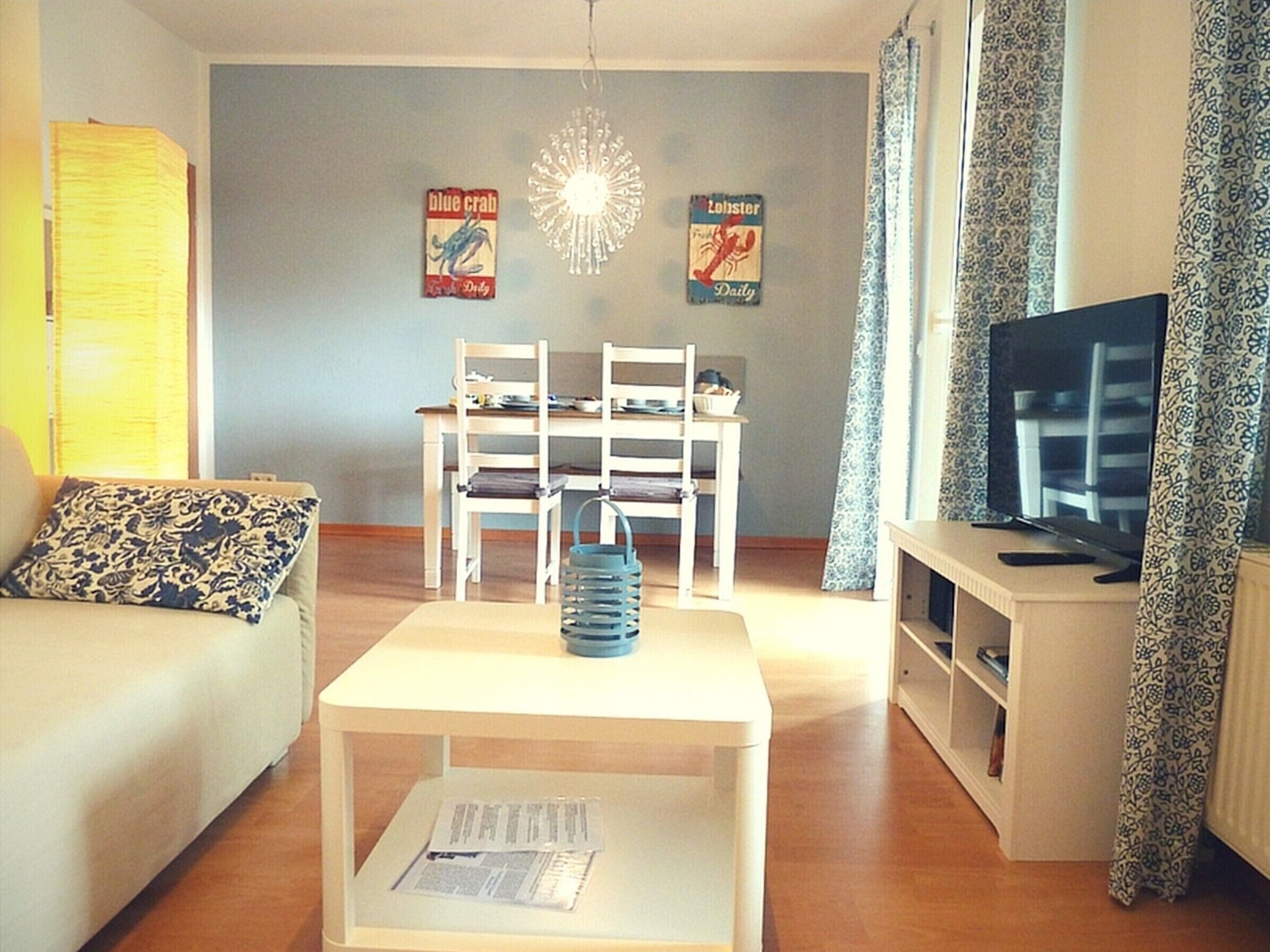 Fernseher, DVD-Player, Stereoanlage