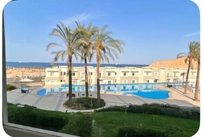 Pool - Chic Stays - 2BR Sea view Groove - MILA Beach Club House (Suez Governorate)