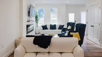 House, 3 Bedrooms, Smoking | Living room