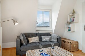 Fernseher, DVD-Player, Stereoanlage