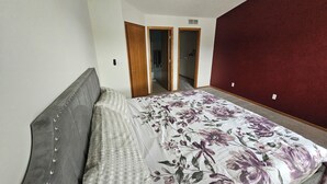 3 室のベッドルーム、インターネット、ベッドシーツ
