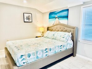 2 bedrooms, individually decorated, individually furnished, bed sheets - Sandy Toes Stay - Coastal 2bdr (Galveston)