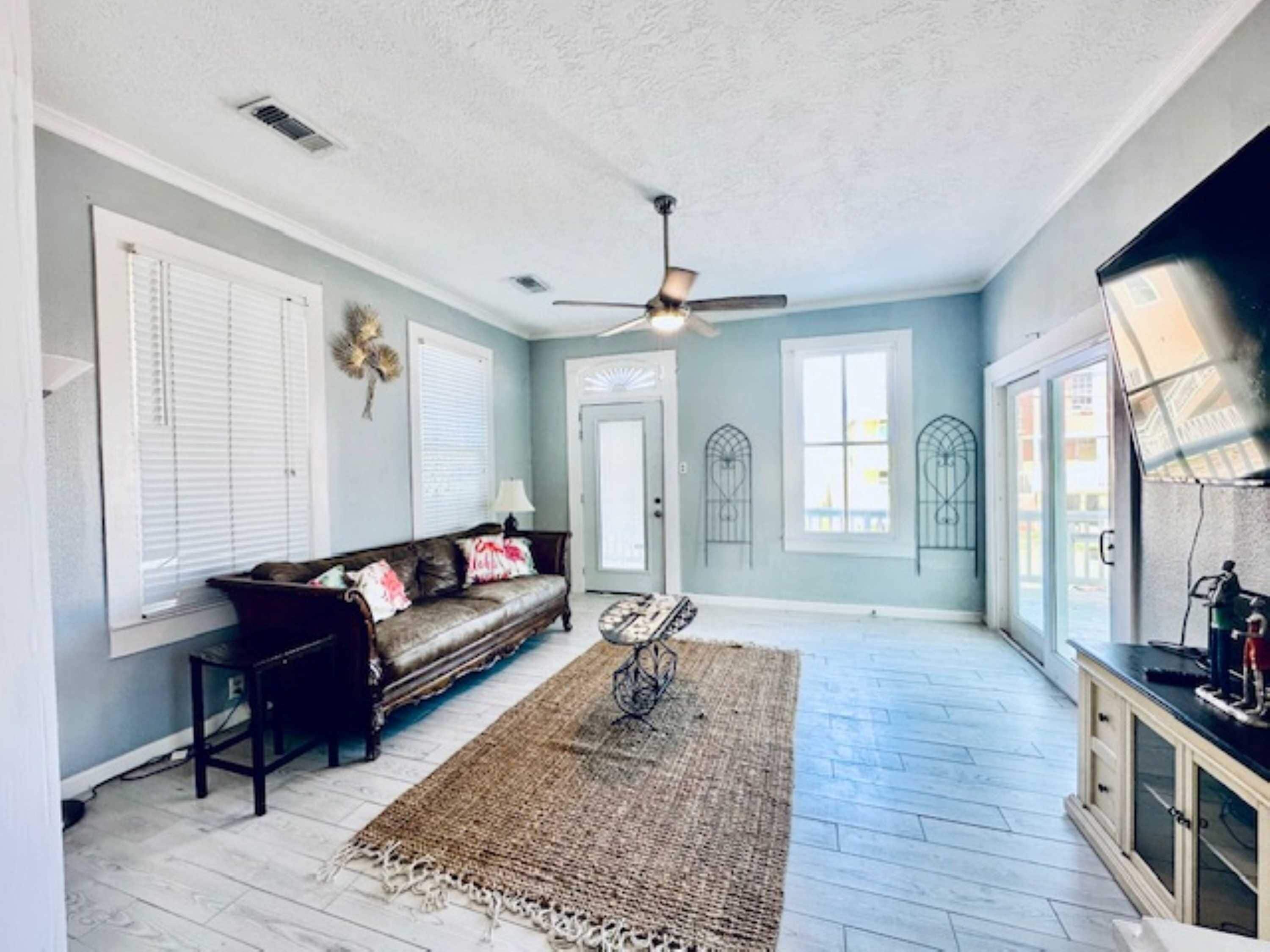 House, Multiple Beds, Patio (Sandy Toes Stay) | Living area