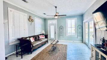 House, Multiple Beds, Patio (Sandy Toes Stay) | Living area