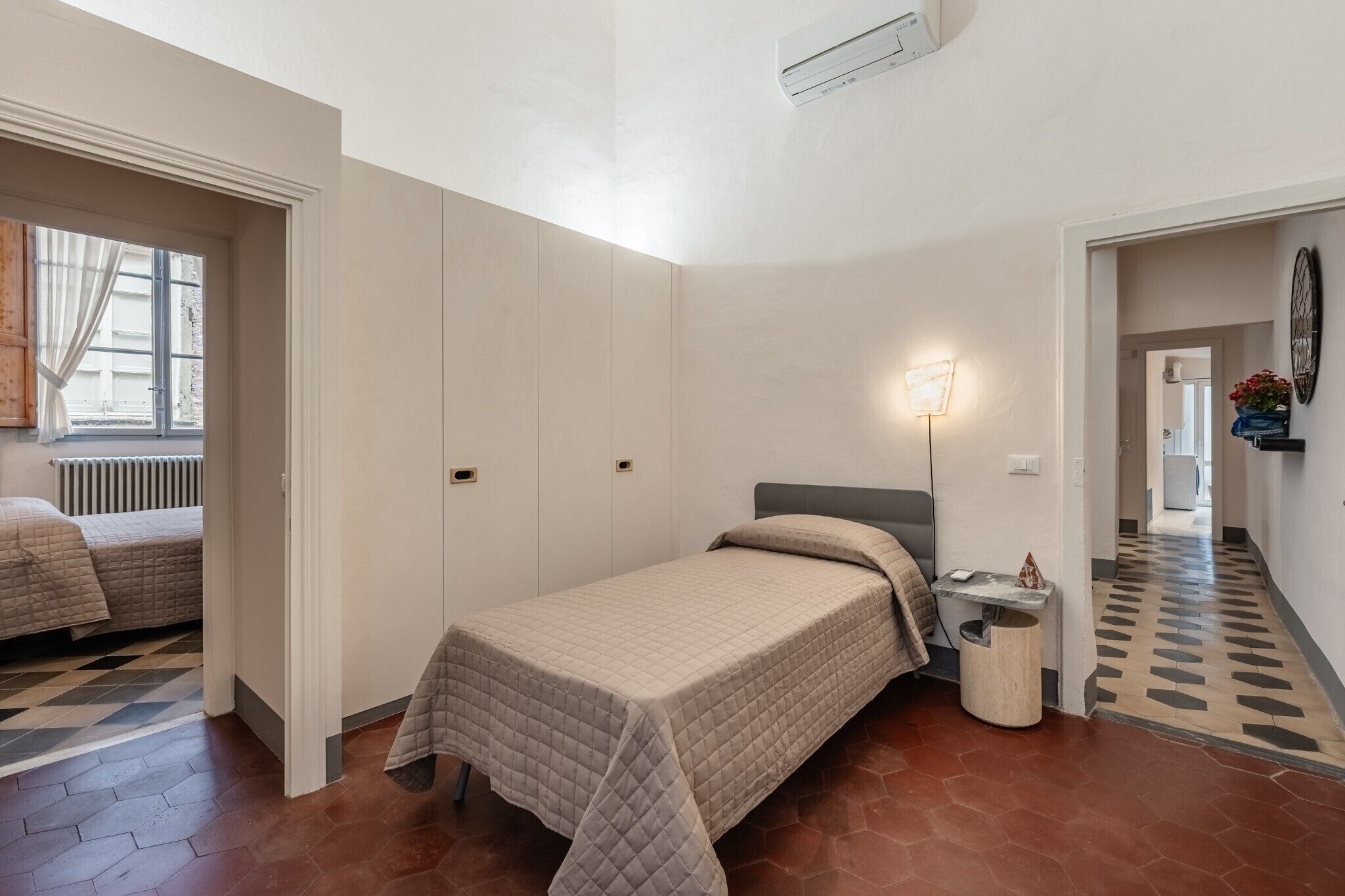 WiFi, bed sheets