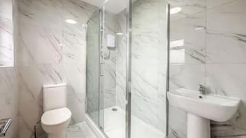 Shared Dormitory, 3 Bedrooms, Smoking, Garden View | Bathroom
