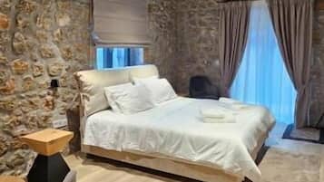 Deluxe Suite, Balcony, Mountain View | Free WiFi