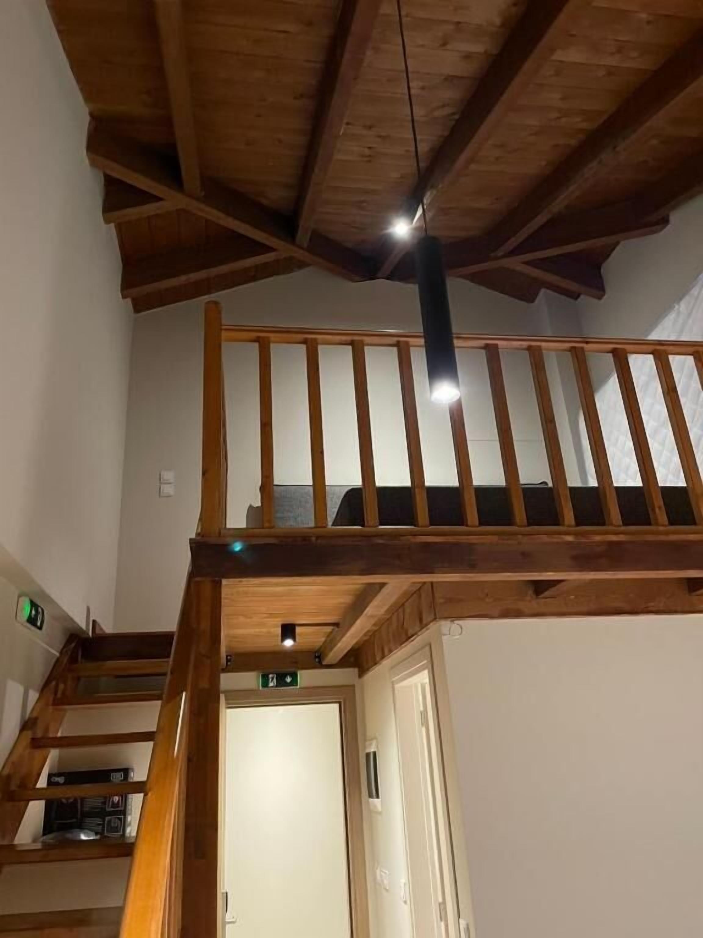Habitación cuádruple de lujo, balcón, vista a la montaña | Interior