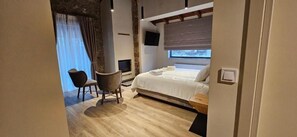 Deluxe Double Room, Balcony, Mountain View | Soundproofing, free WiFi