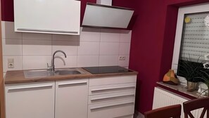 Fridge, oven, stovetop, dishwasher - Quiet Apartment for 4 Guests (70 m²) in Hinzweiler (Hinzweiler)