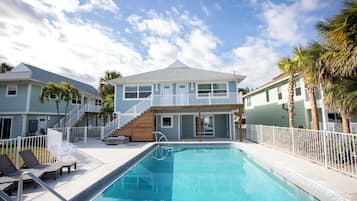 Standard Apartment, Courtyard View | Pool | Outdoor pool